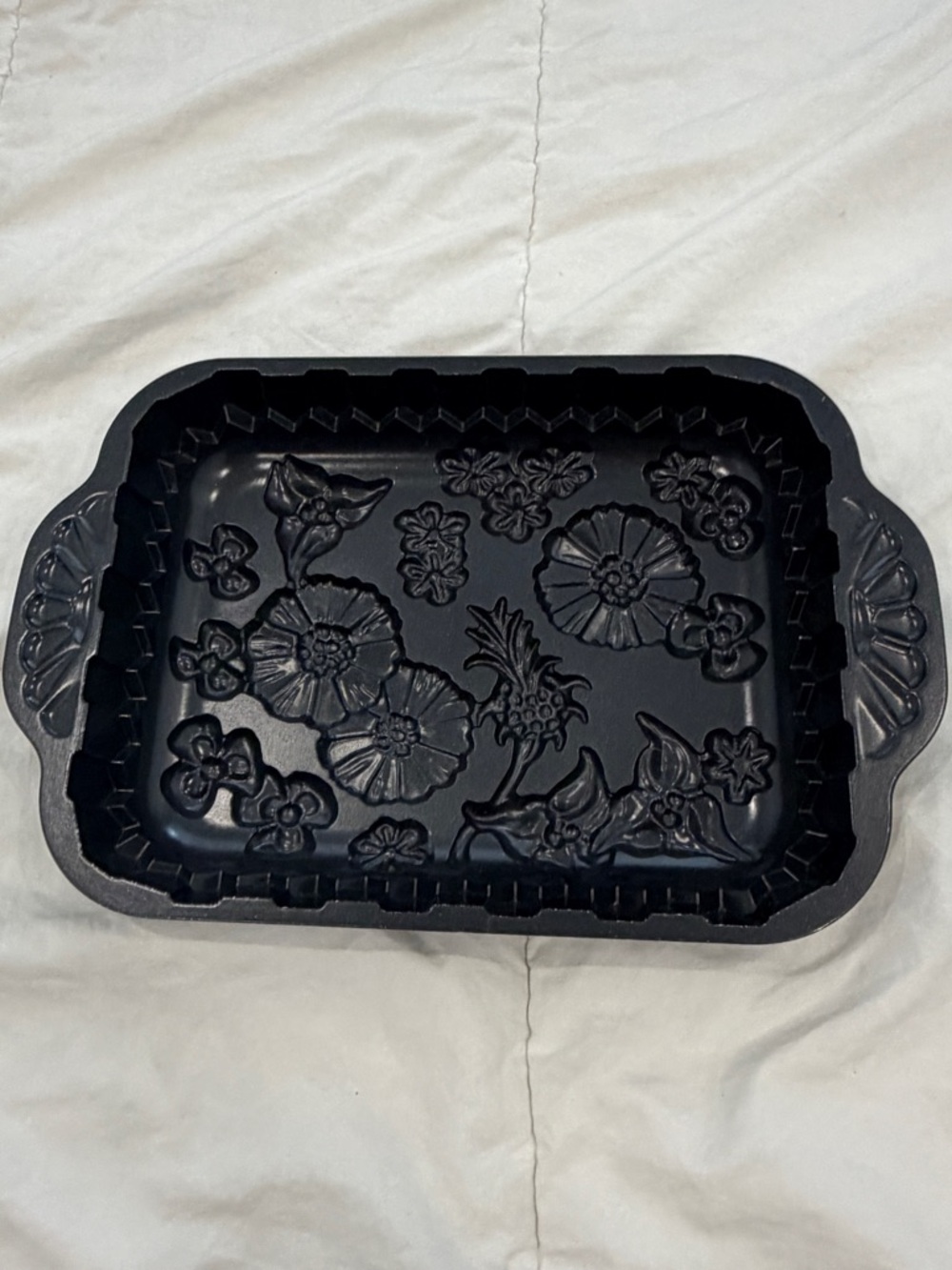 Nordic Ware Wildflower Baking Pan 10 cup like new